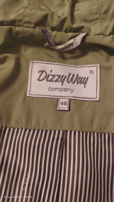 Ветровка с капюшоном