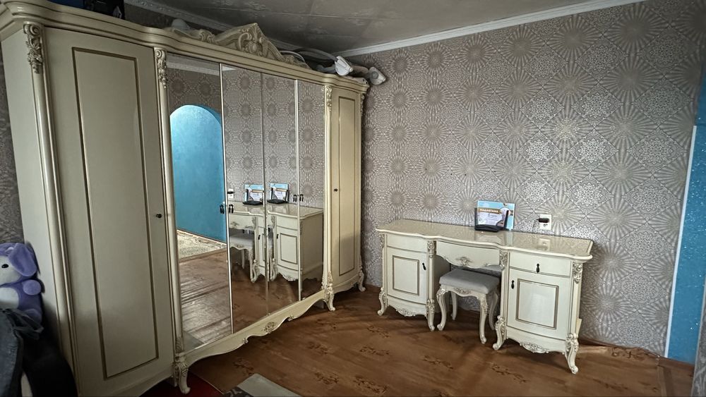 Продам двухспальный гарнитур можно и по отдельности