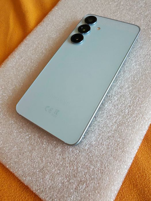 Samsung S 25 ,cu 12gb de RAM și 128 gb