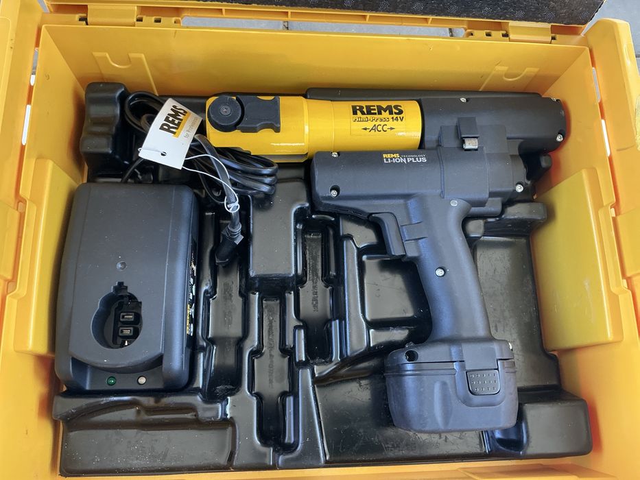 Vind  presa sertizare Rems Mini Press cu bacuri M15,,18,22,28 noua 0presari