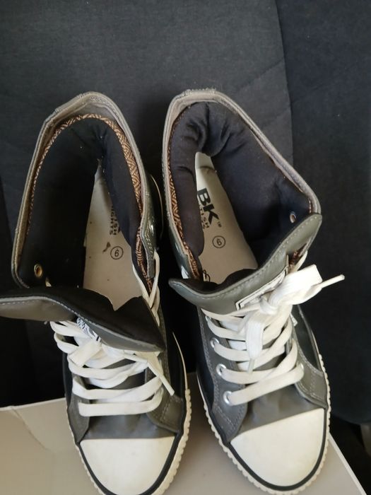 Кецове естествена кожа.