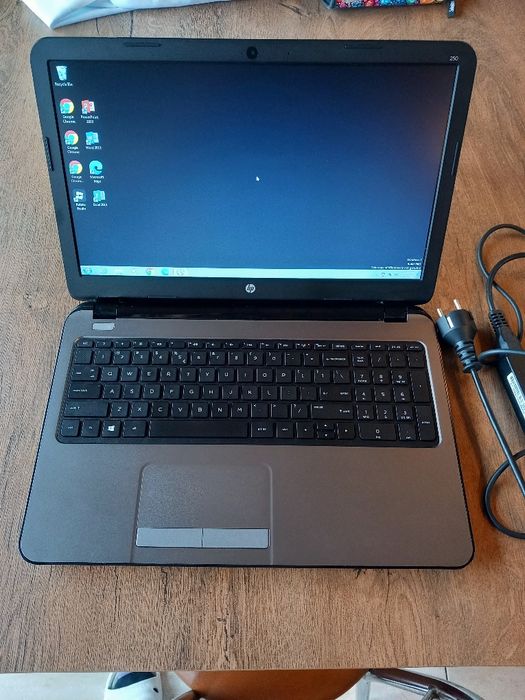 Vând laptop HP  cu încărcător