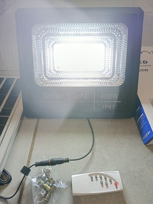Proiector led solar 400w