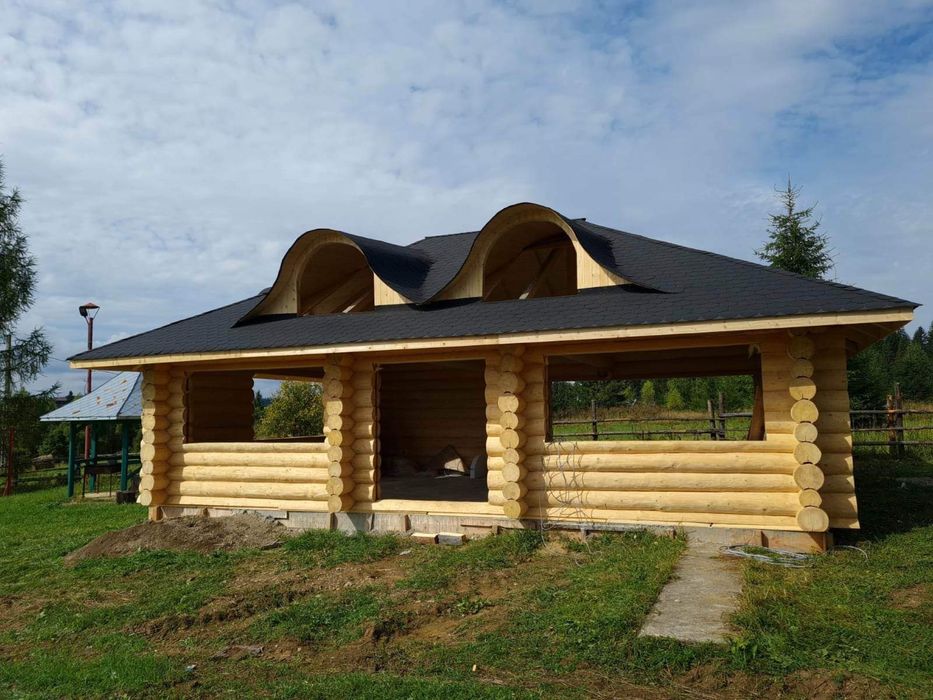 Foișoare și cabane din lemn rotund busteni