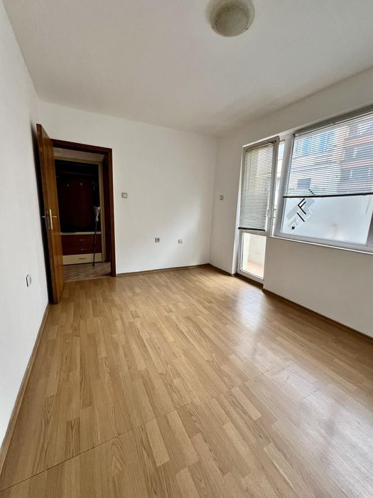 Продава се Тристаен апартамент в Бургас, Братя Миладинови - 65 кв.м за 2077 €/кв.м - Снимка #5