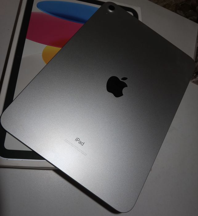 Продаю iPad 10-го поколения (2022), 64 ГБ.