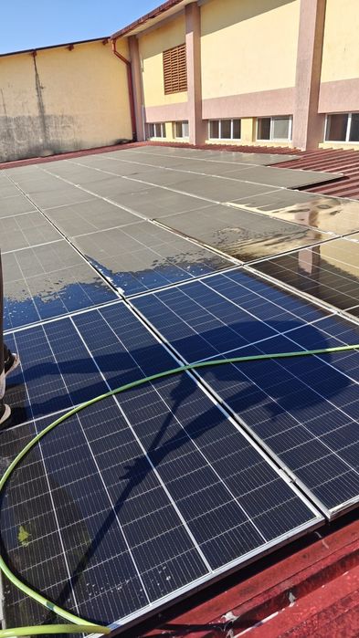 Curățare / spălare panouri fotovoltaice / solare