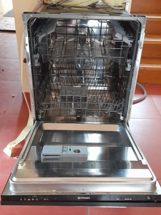 bucătărie complet utilată cu mașină de spălat vase