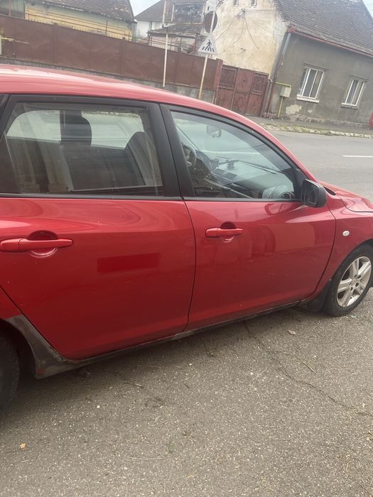 Se vinde mazda 3