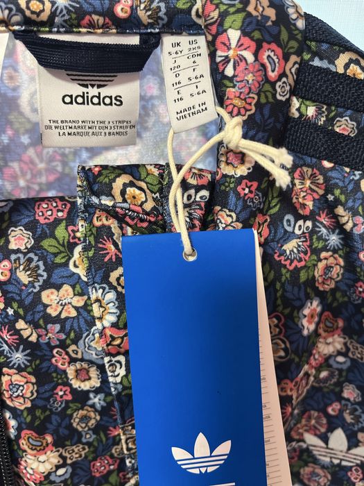 Детски екип на Adidas