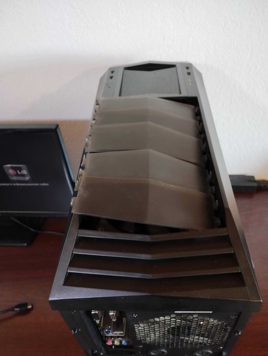 Геймърски компютър Asus B150 Intel I7 7700 16GB RAM Radeon RX570 8GB