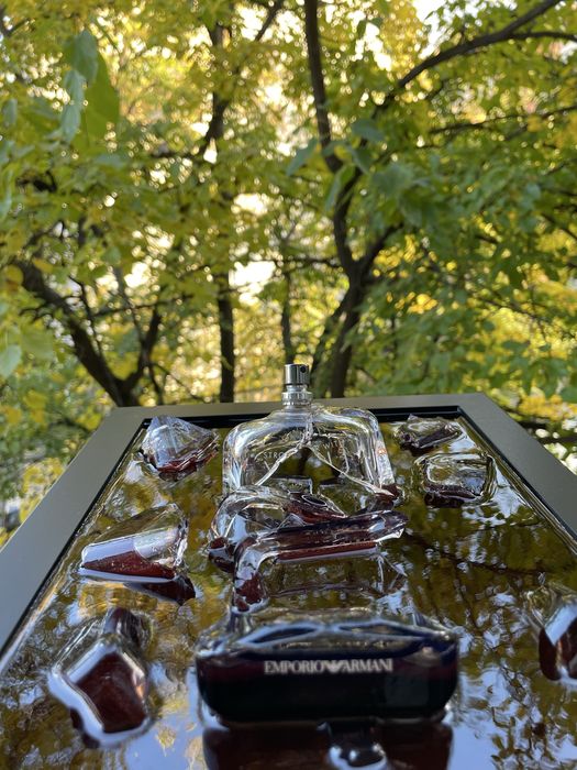 Елегантна рамка със счупен парфюм Strong with you