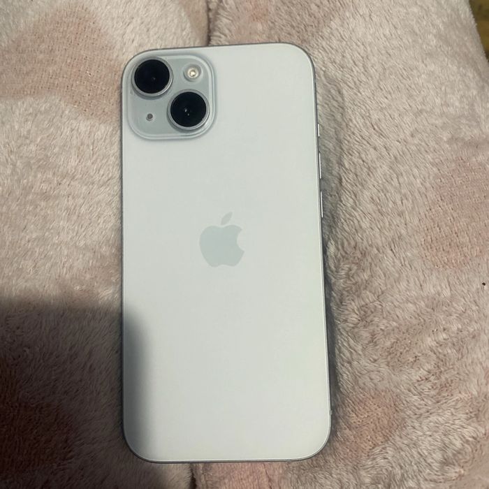 iPhone 15 blue