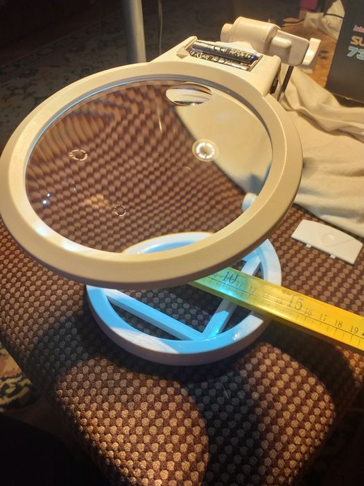 Lupă cu braț flexibil