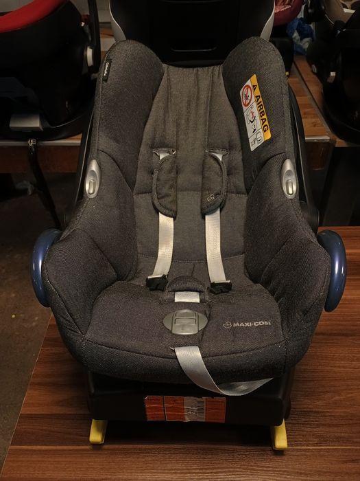 Maxi-Cosi CabrioFix с ISOFIX база EasyFix.
