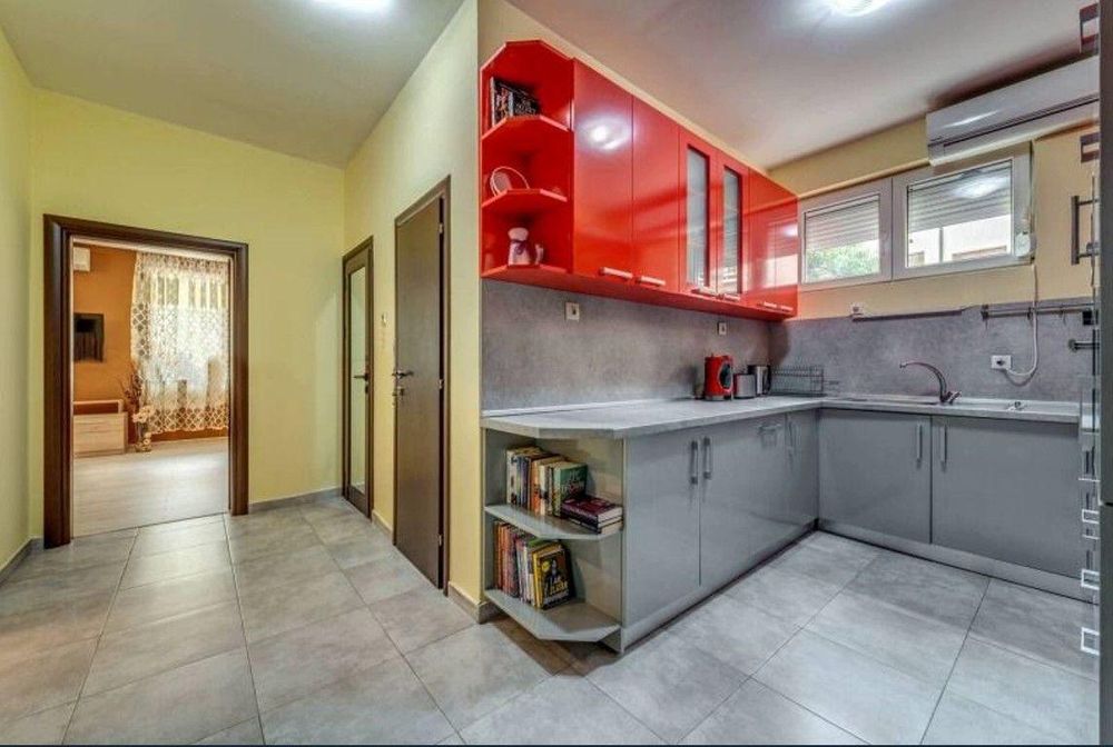 Дава се под наем Двустаен апартамент в София, Редута - 68 кв.м за 722.67 € - Снимка #2