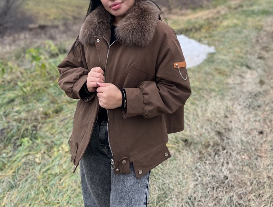 Продам парку женскую