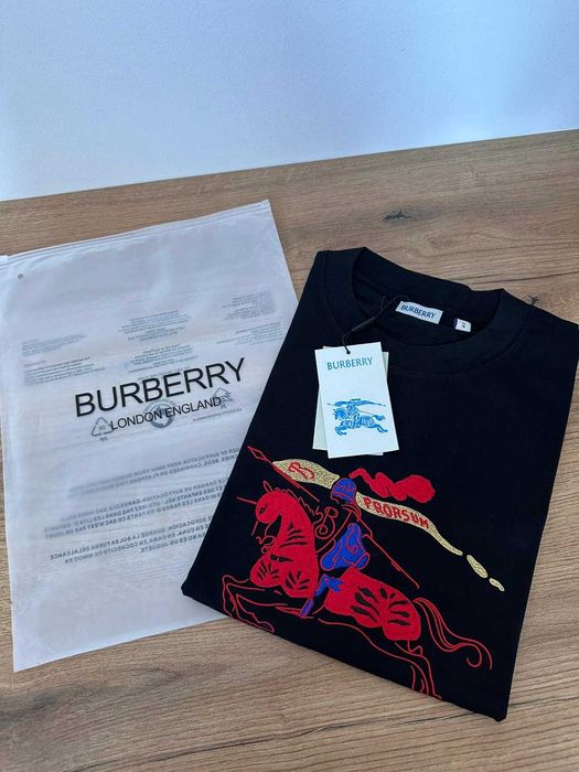 Tricou BURBERRY negru cu imprimeu marimea S
