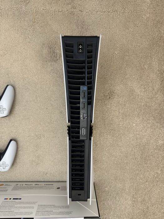 PlayStation 5 Pro 2TB + 2 controllere DualSense – Stare Perfectă