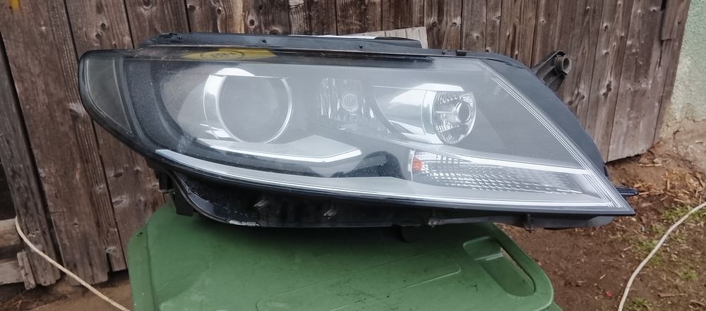 Far xenon dreapta vw passat cc facelift