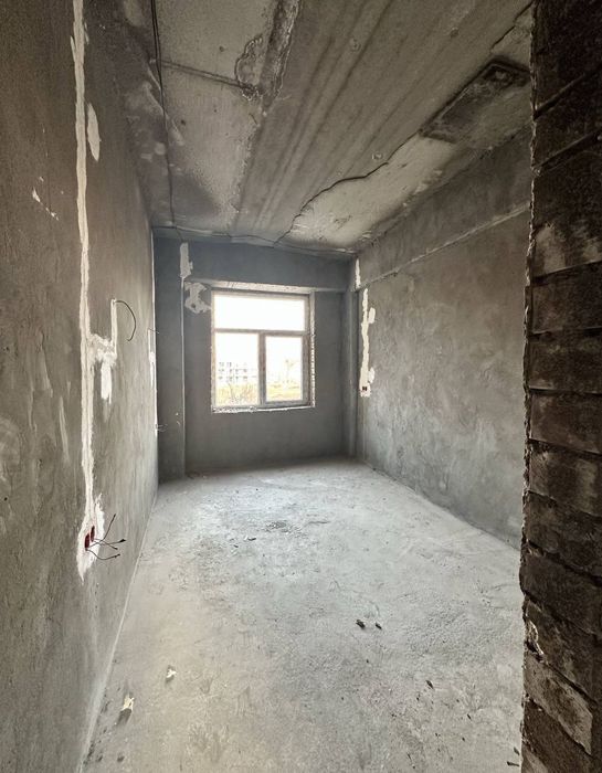 Продаётся 4х комнатная квартира на Махтумкули, новостройка, Коробка