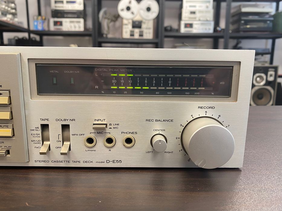 Касетен дек Hitachi