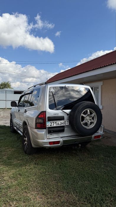 Mitsubishi Montero 2001