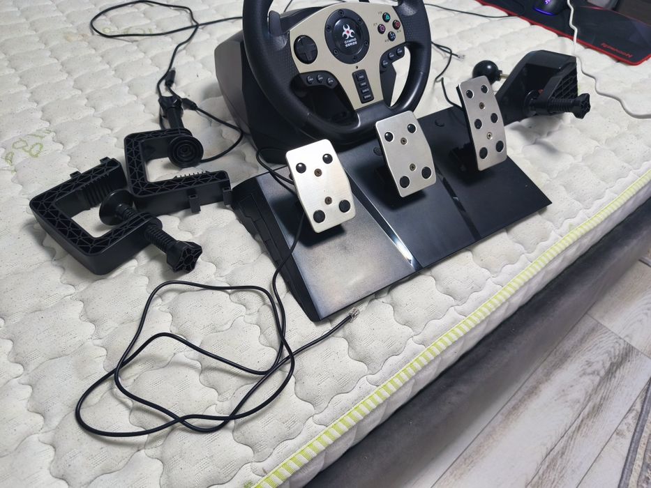 Kit Volan Gaming Complet (Volan, 3 Pedale metalice, Schimbător viteze + Cleme)