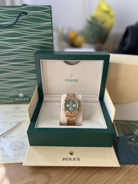 Rolex Daytona Cosmograph Gold And Green Dial Metal Strap 40 mm