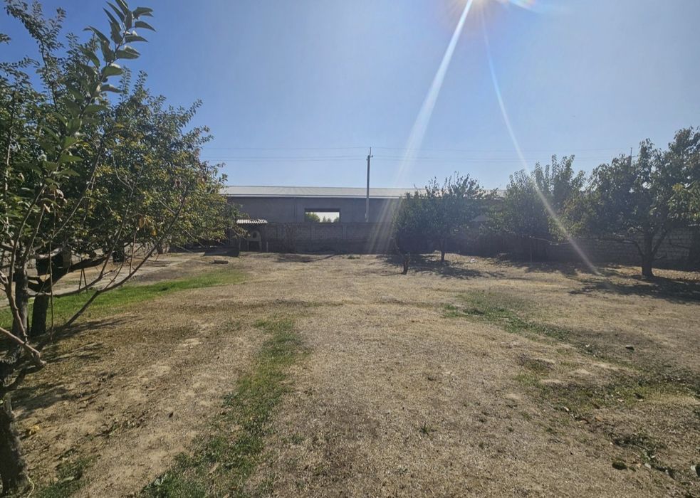 Кибрай тумани Узумзор маҳалласида  9,6 сотих 6 хонали уй сотилади.