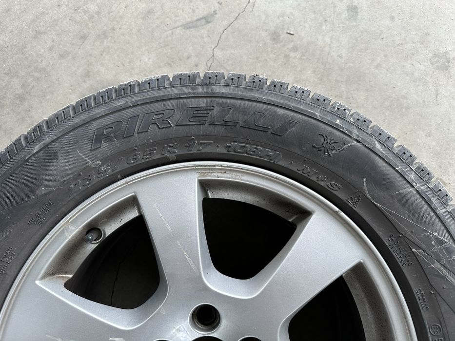 Зимни гуми Пирели 235/65 R17