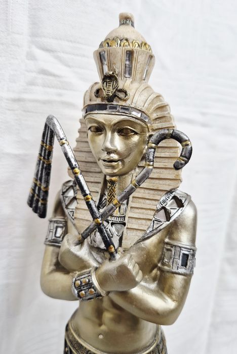 Figurină egipteană Tutankhamun din rășină acrilică, Colecția Leonardo, 36cm înnălțime.