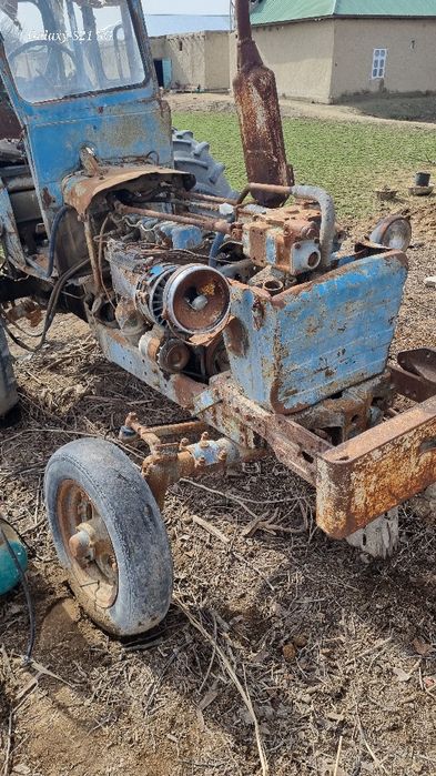 Traktor prasep sotiladi