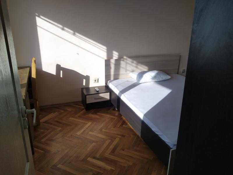 Дава се под наем Двустаен апартамент в Бургас, Възраждане - 65 кв.м за 306 € - Снимка #3