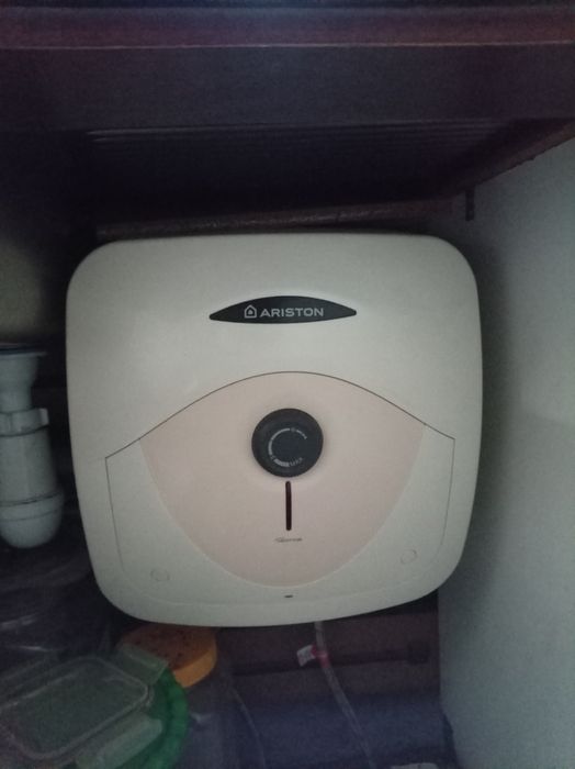 Продам бойлер  ARISTON