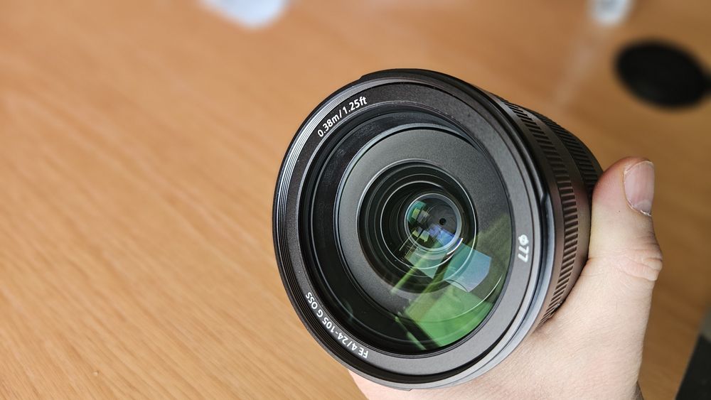 Obiectiv Sony FE 24-105 f4, OSS