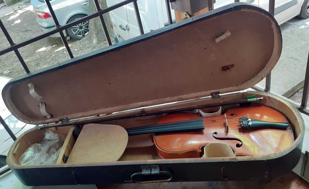 Стара цигулка Страдивариус Stradivarius 1717 с дървена кутия