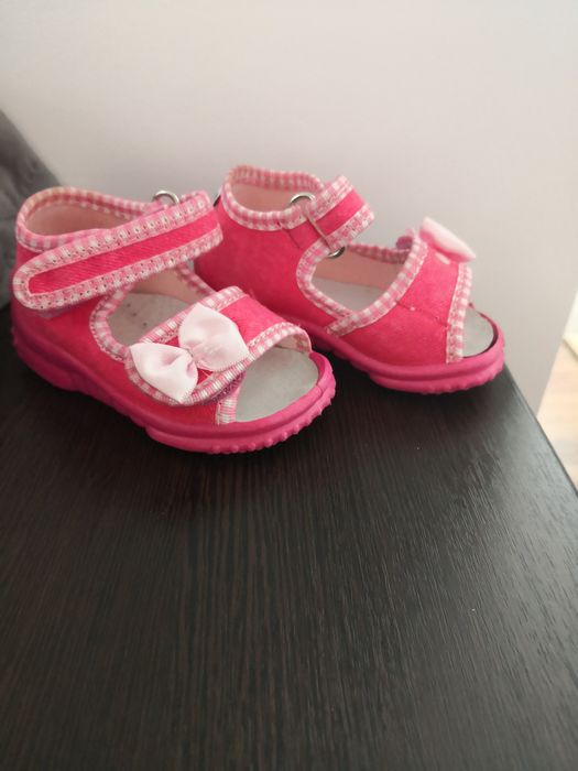 Бебешки сандали,пантофи  нови 18 номер