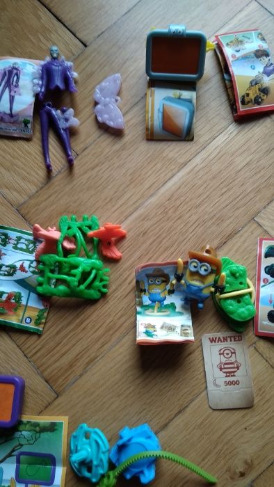 Колекция от kinder играчки за 25лв.