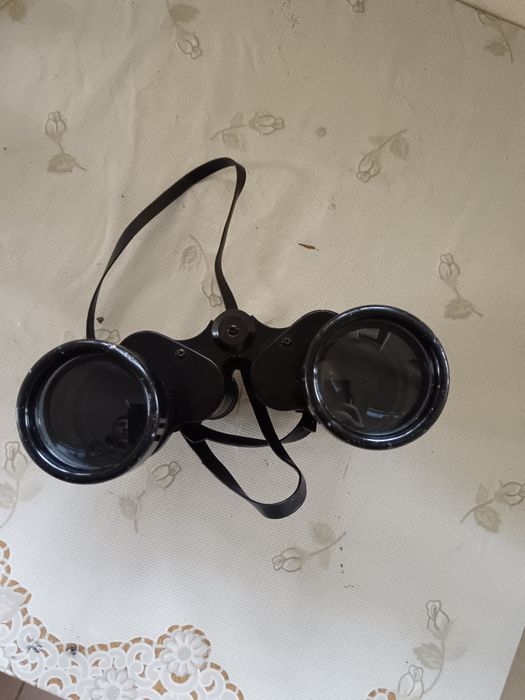 Vand binoclu adus din străinătate