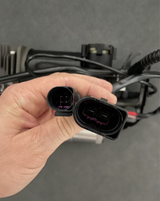 Set compresor releu aer perne suspensie VW Touareg Porsche Cayenne