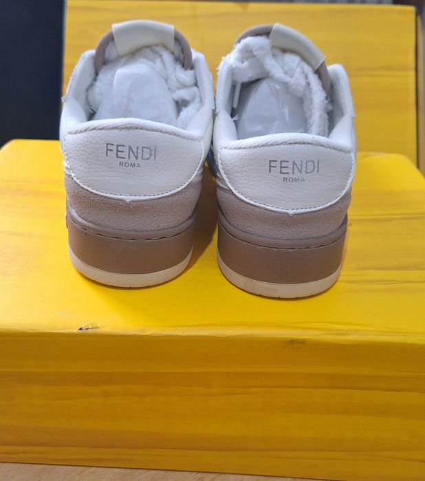 Продам кроссовки новые