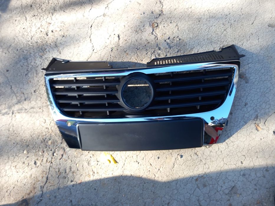 Grila Volkswagen Passat B6 2005 - 2009 grila radiator bara fata VW
