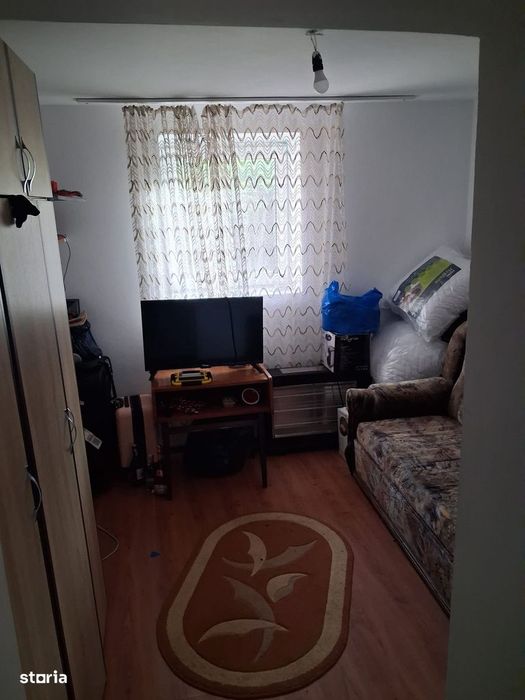 Casă cu 3 camere, teren 710 mp, utilități