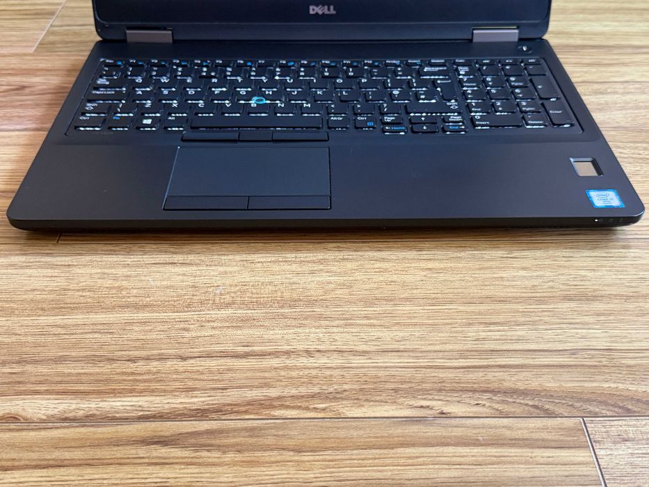 15.6 Dell Latitude E5570`Core i7-6820HQ/8GB DDR4/256GB NVMe/AMD R7-2GB/Full HD IPS