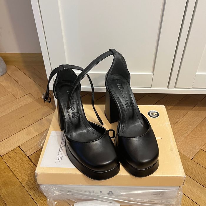 Обувки с дебел ток