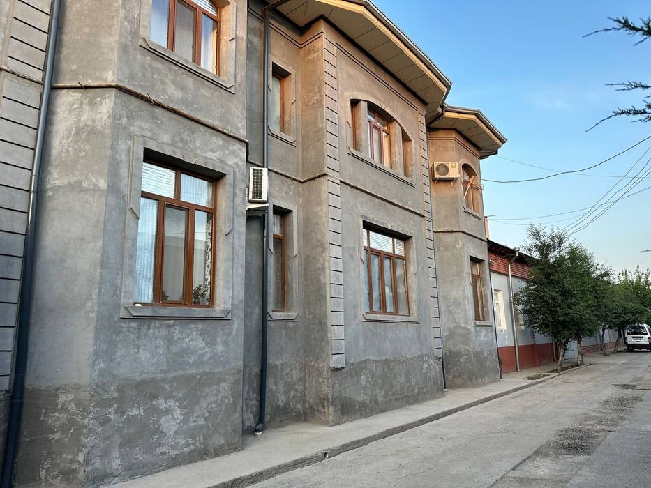 Таййор уй сотилади 9 хона + 2 холл + подвал