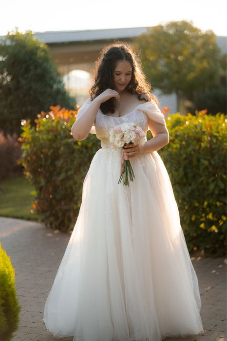 Rochie de mireasă mărimea 42 – cu corset și trenă detașabila