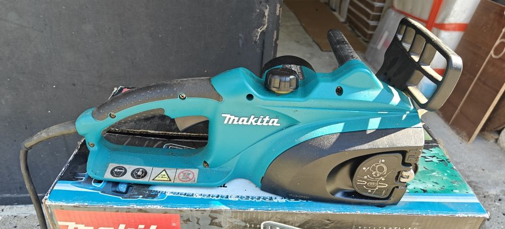 Електрическа дърворезачка Макита