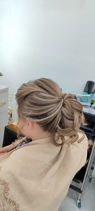 Стилист визажист, стрижки и укладки. Мастер со стажем 10 лет Юнус Абад